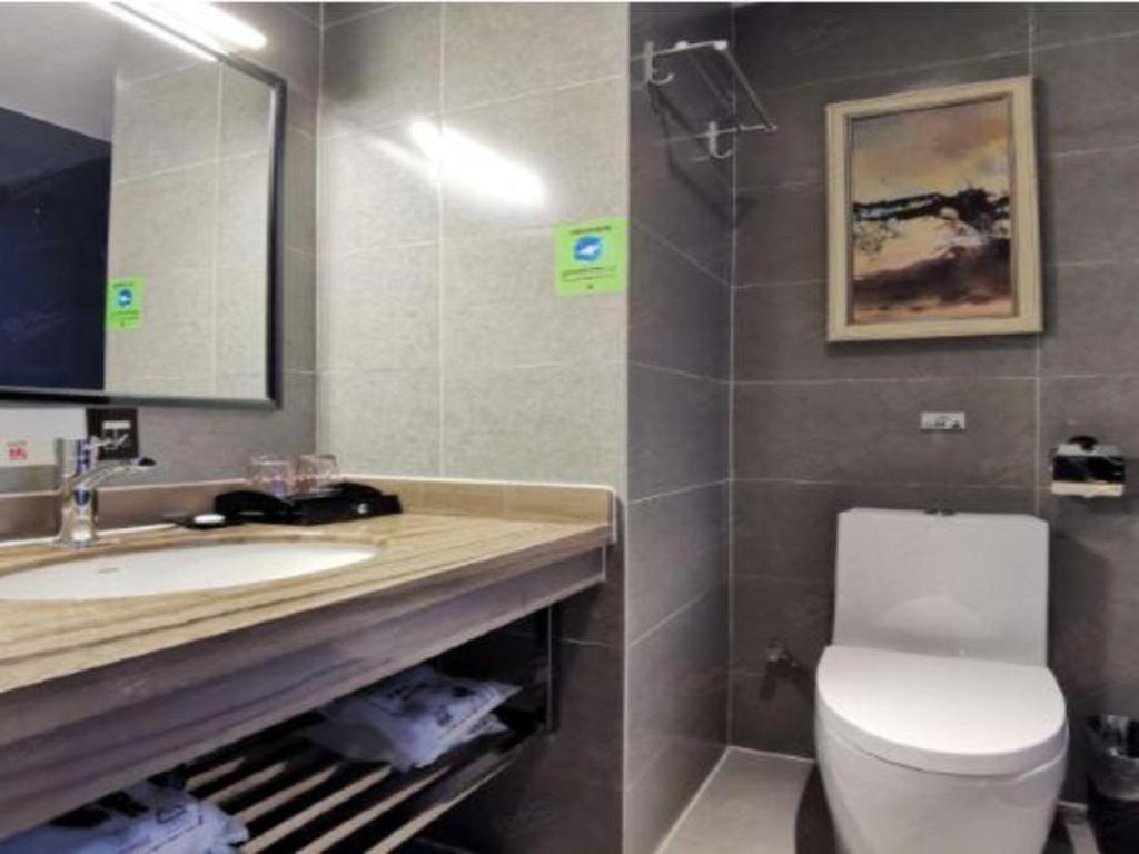 T Social Hotel Guangzhou Railway Station Branch Exteriör bild