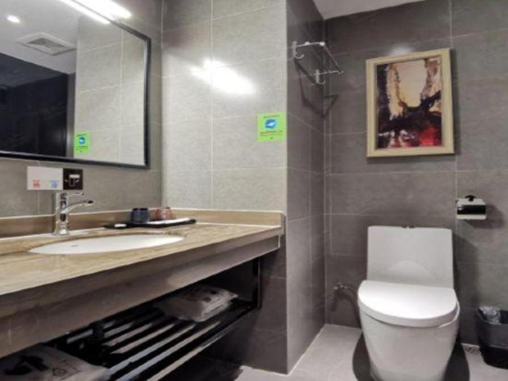 T Social Hotel Guangzhou Railway Station Branch Exteriör bild