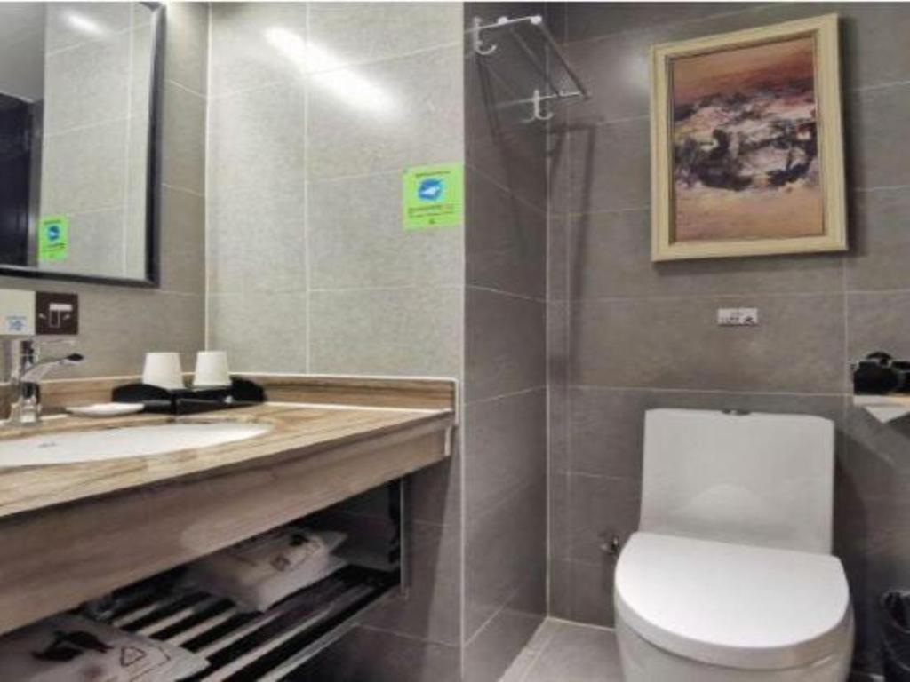 T Social Hotel Guangzhou Railway Station Branch Exteriör bild