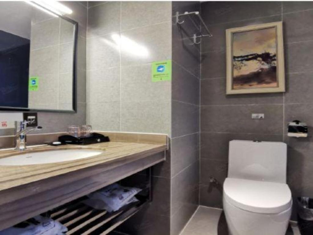 T Social Hotel Guangzhou Railway Station Branch Exteriör bild